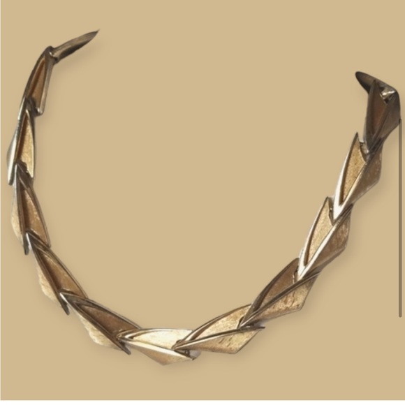 Vintage Signed TRIFARI Goldtone Choker Necklace - Picture 3 of 8